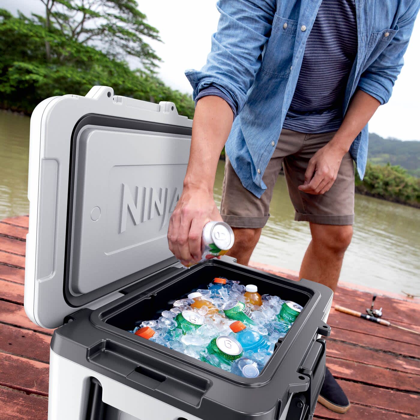 ボトルセット Ninja FrostVault 45QT/42L Wheeled Cooler, Ice Pack & Thirsti